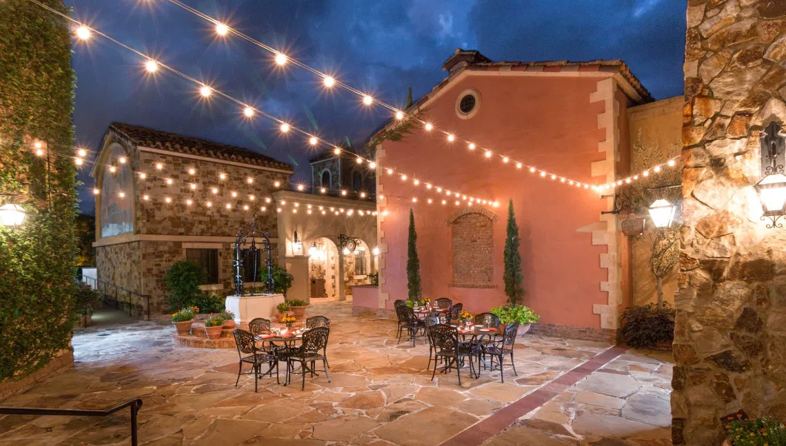 bella collina night