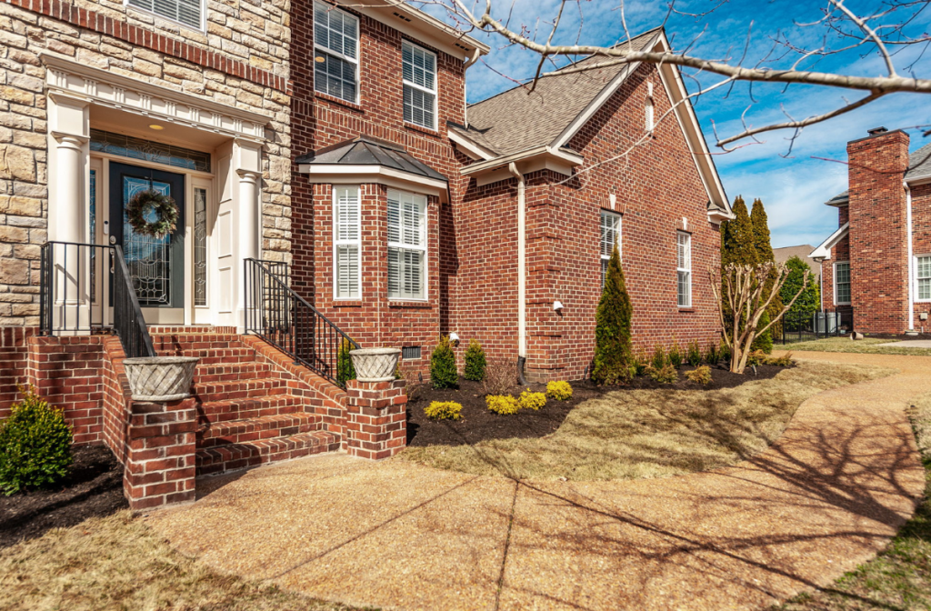 Front porch of a Nashville Auctions property