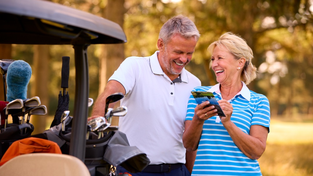 Old couple golfing