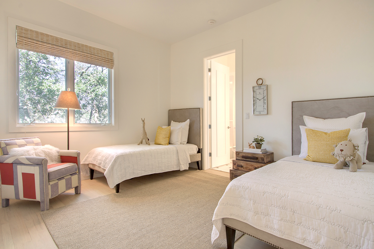 21 9photo - 2373NThird