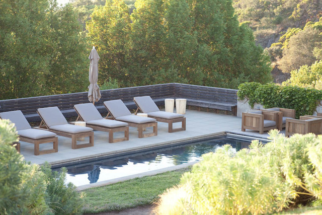 L O V E  T H E  L I G H T