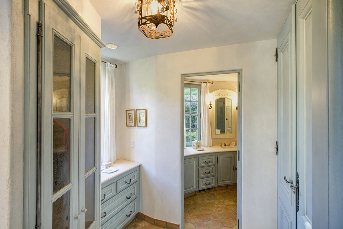 25 29photo- 1799OakvilleGrade