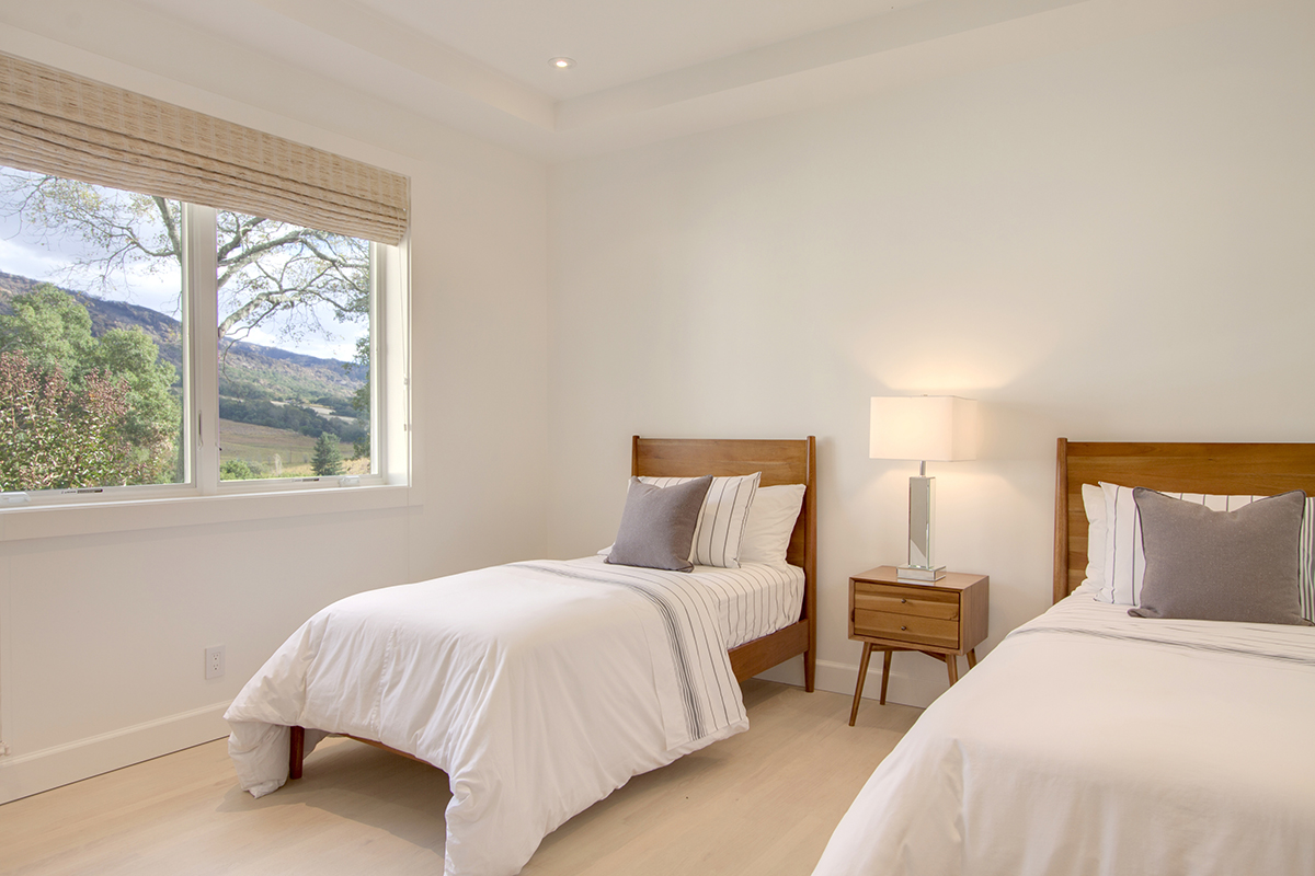 29 19photo - 2373NThird