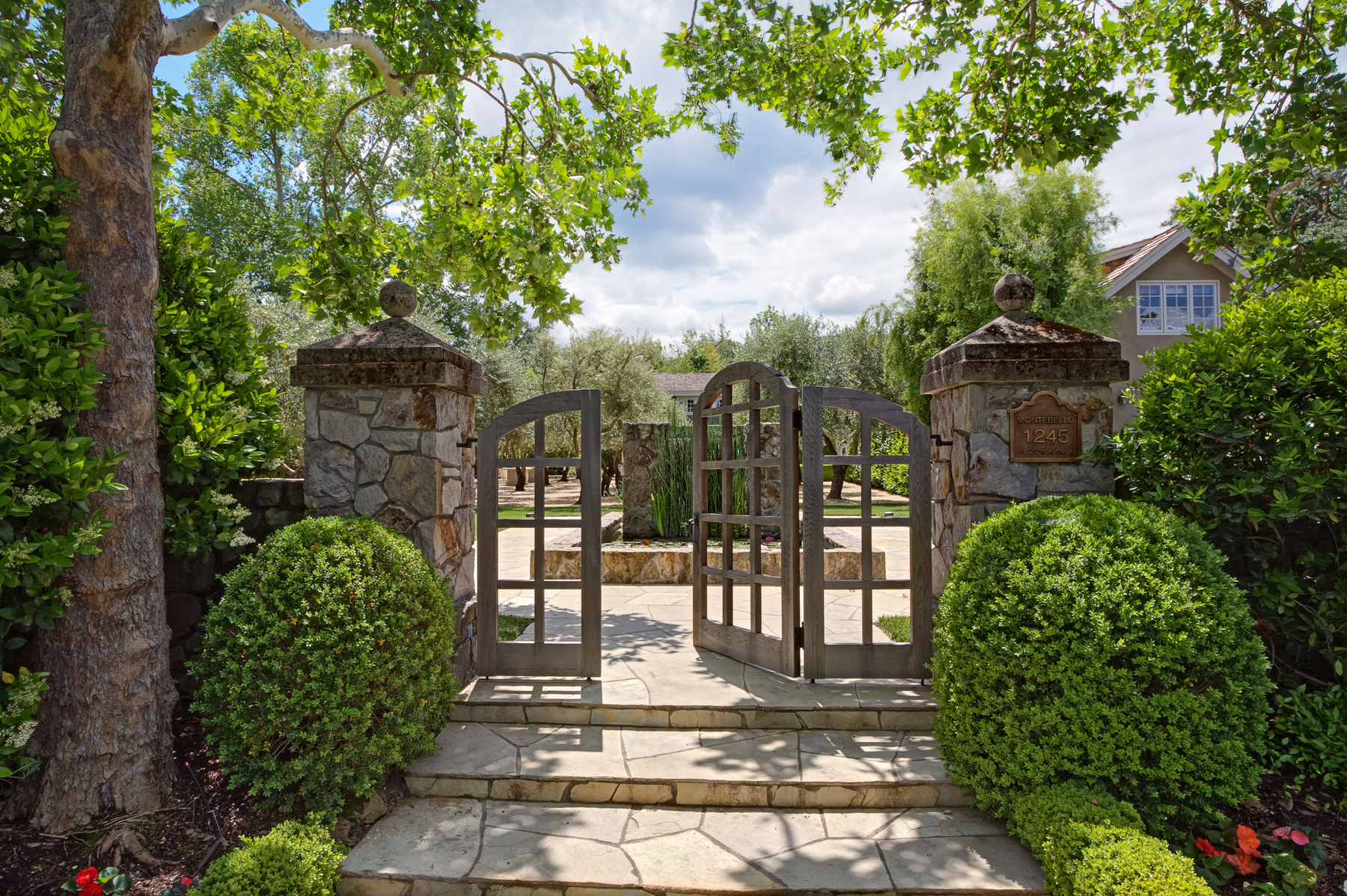 30 1245HudsonGate1- 1245HudsonAve