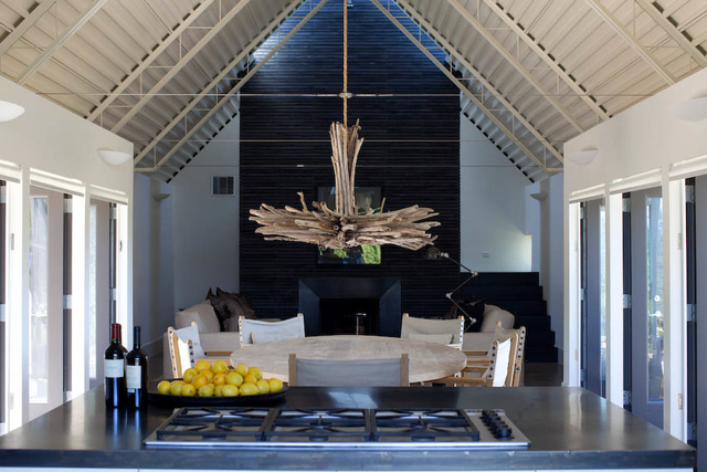 L O V E  T H E  L I G H T