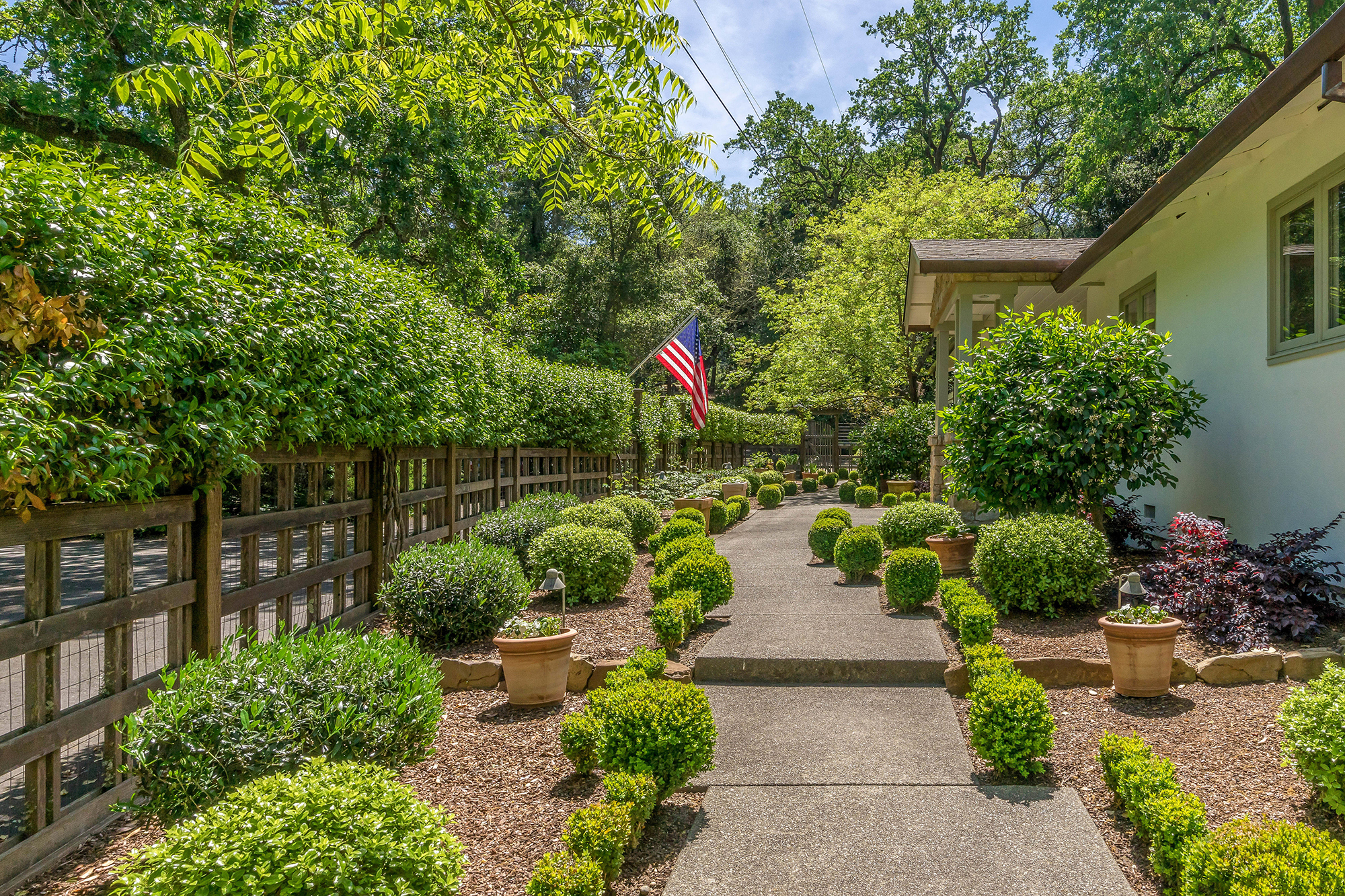 04 _DSC6235 - 2325 Spring Mountain Road