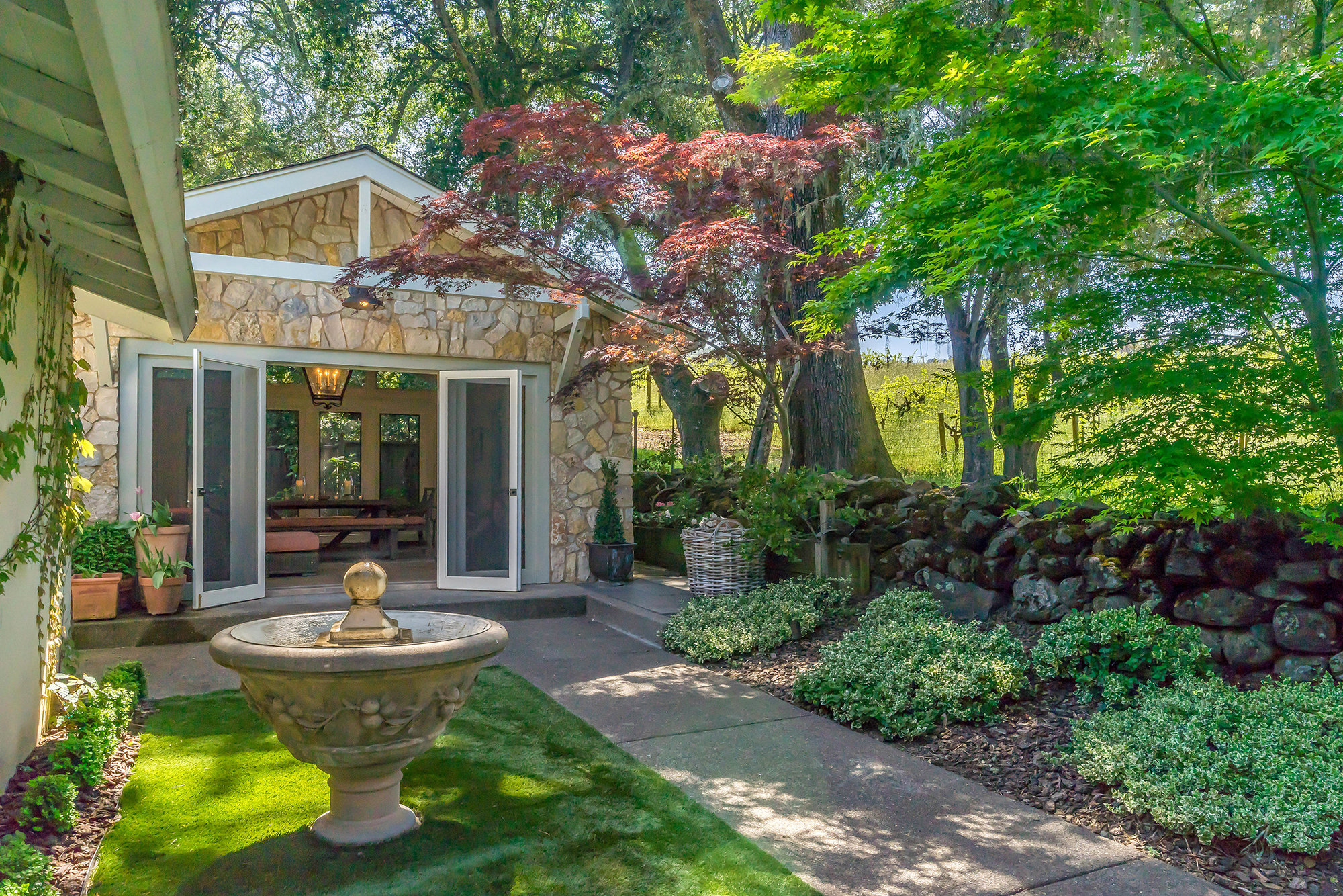 22 _DSC6265 - 2325 Spring Mountain Road