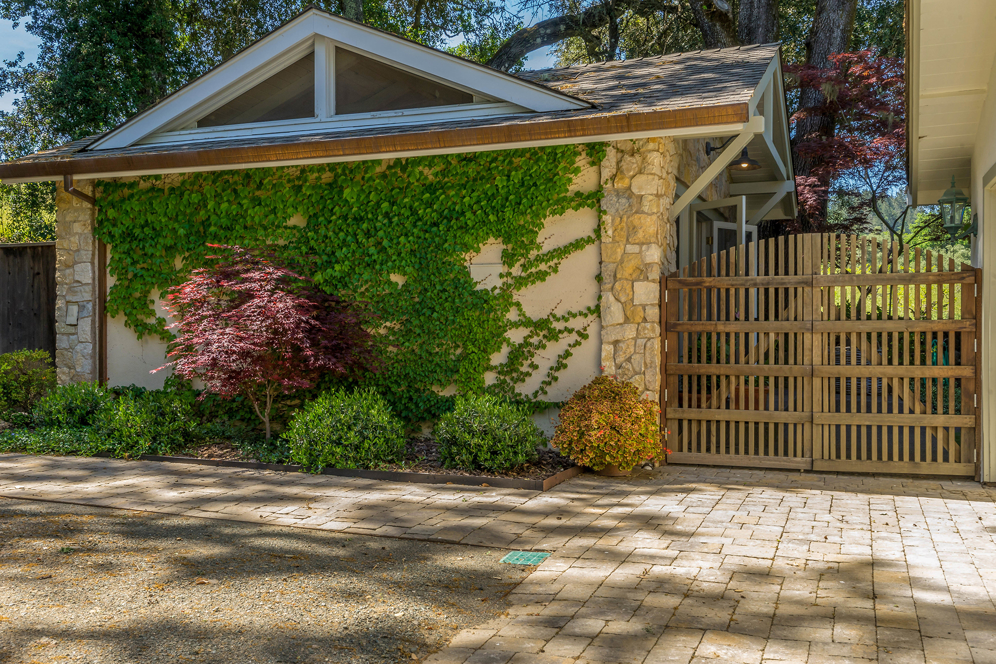 31 _DSC6241 - 2325 Spring Mountain Road