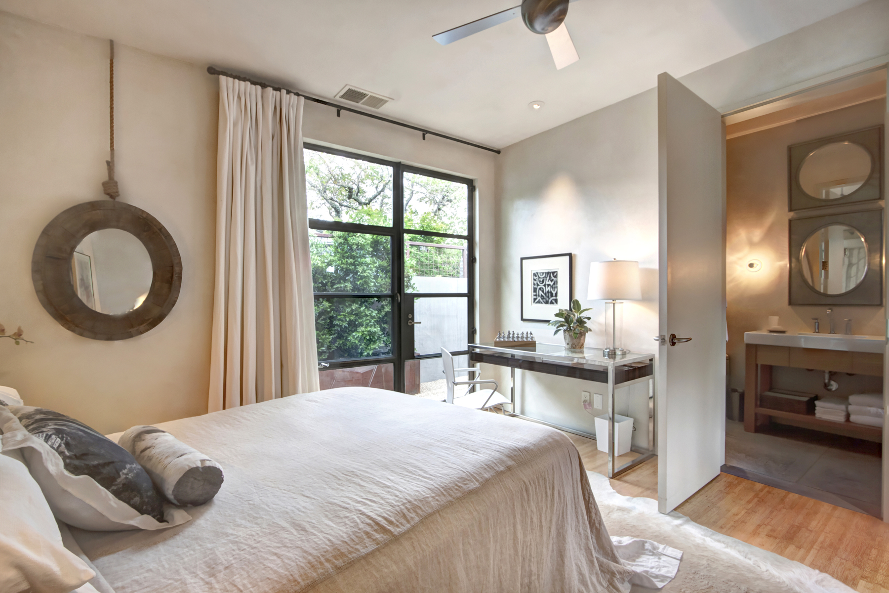 32 B27 21photo1713 ADAMS