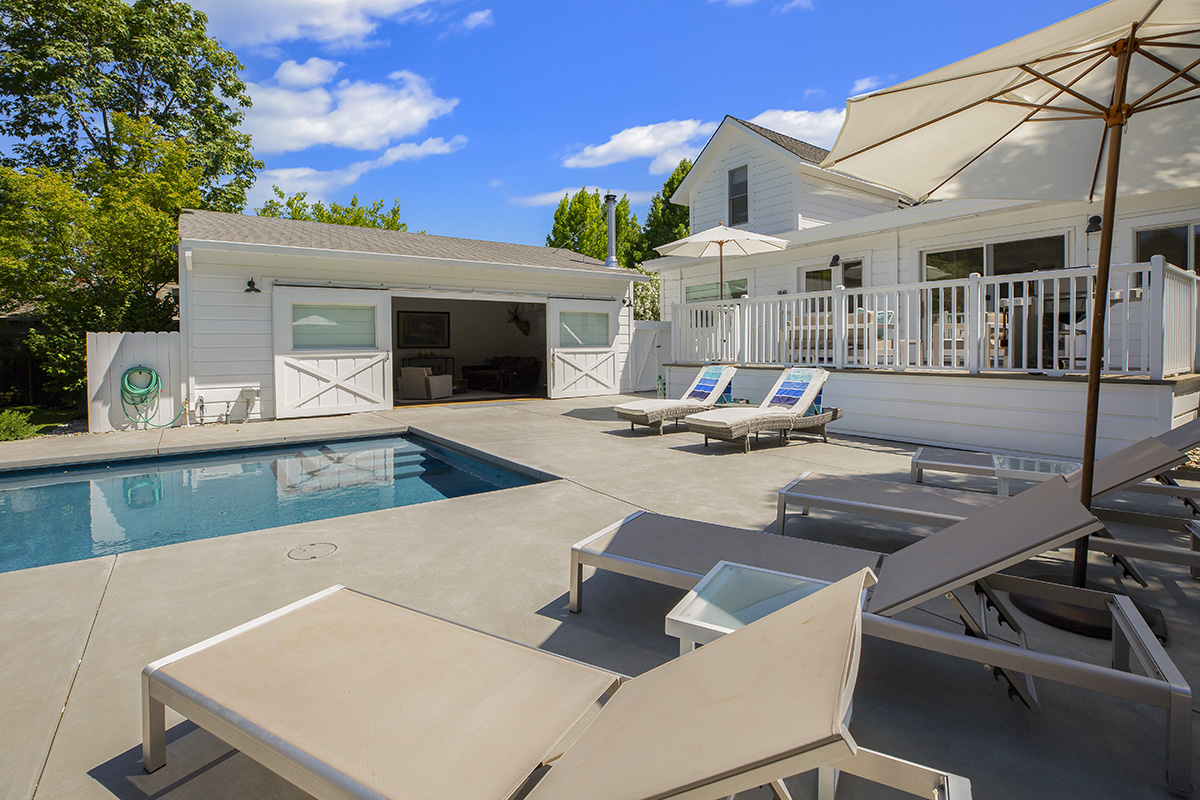 28 040- 1296HudsonAvenue