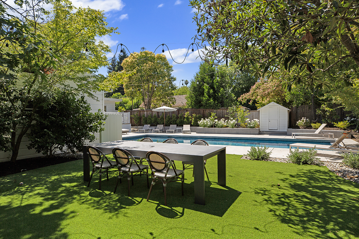 32 047- 1296HudsonAvenue