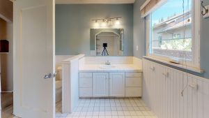 19 - ]8012-Bathroom