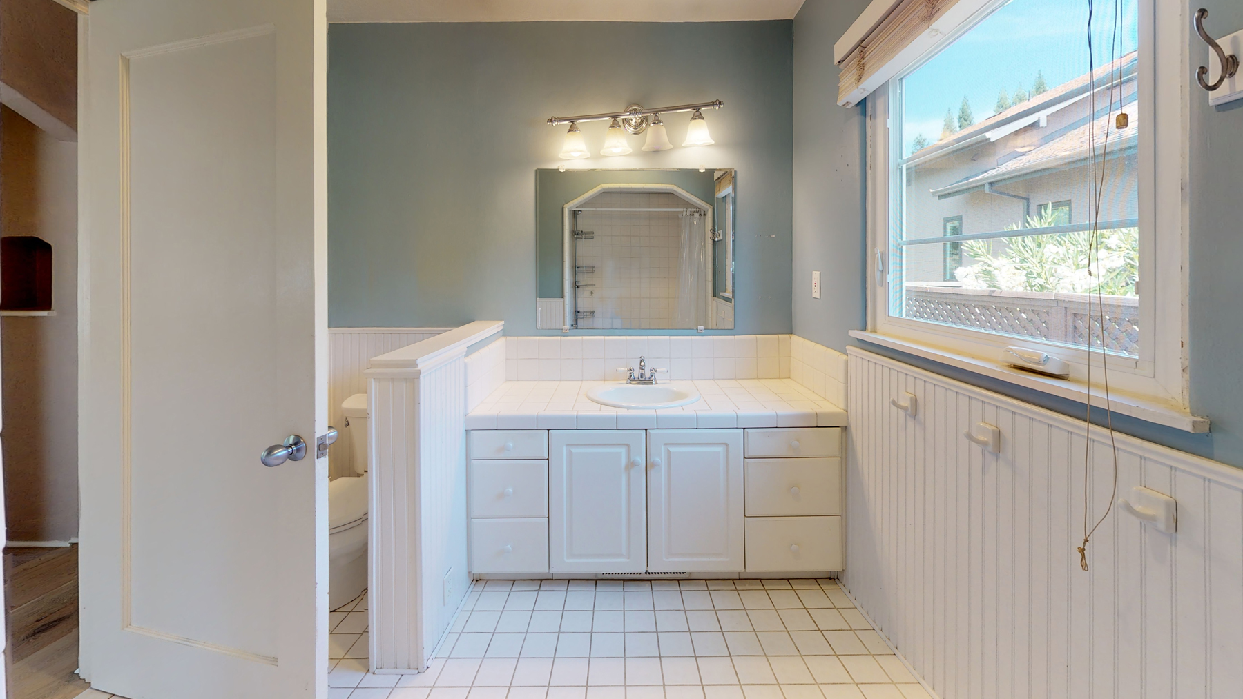 19 - ]8012-BathroomEDIT