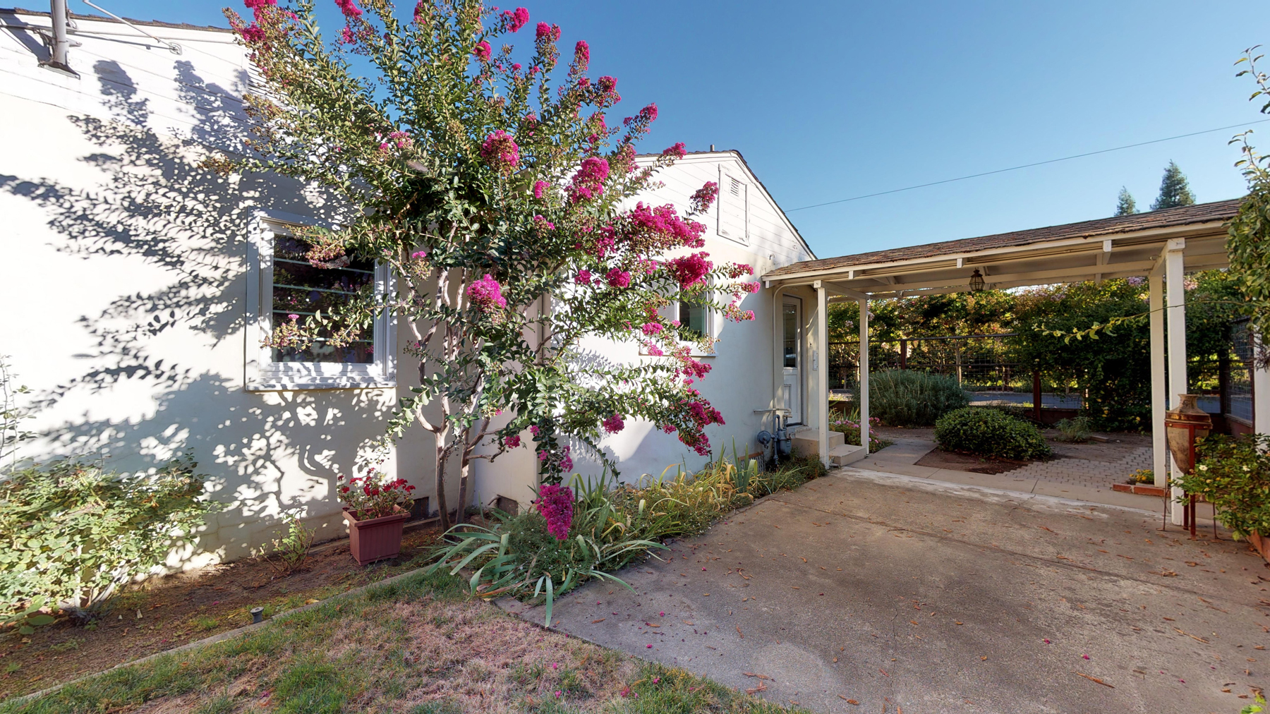 24 - St-Helena-Cottage-08262019_211731