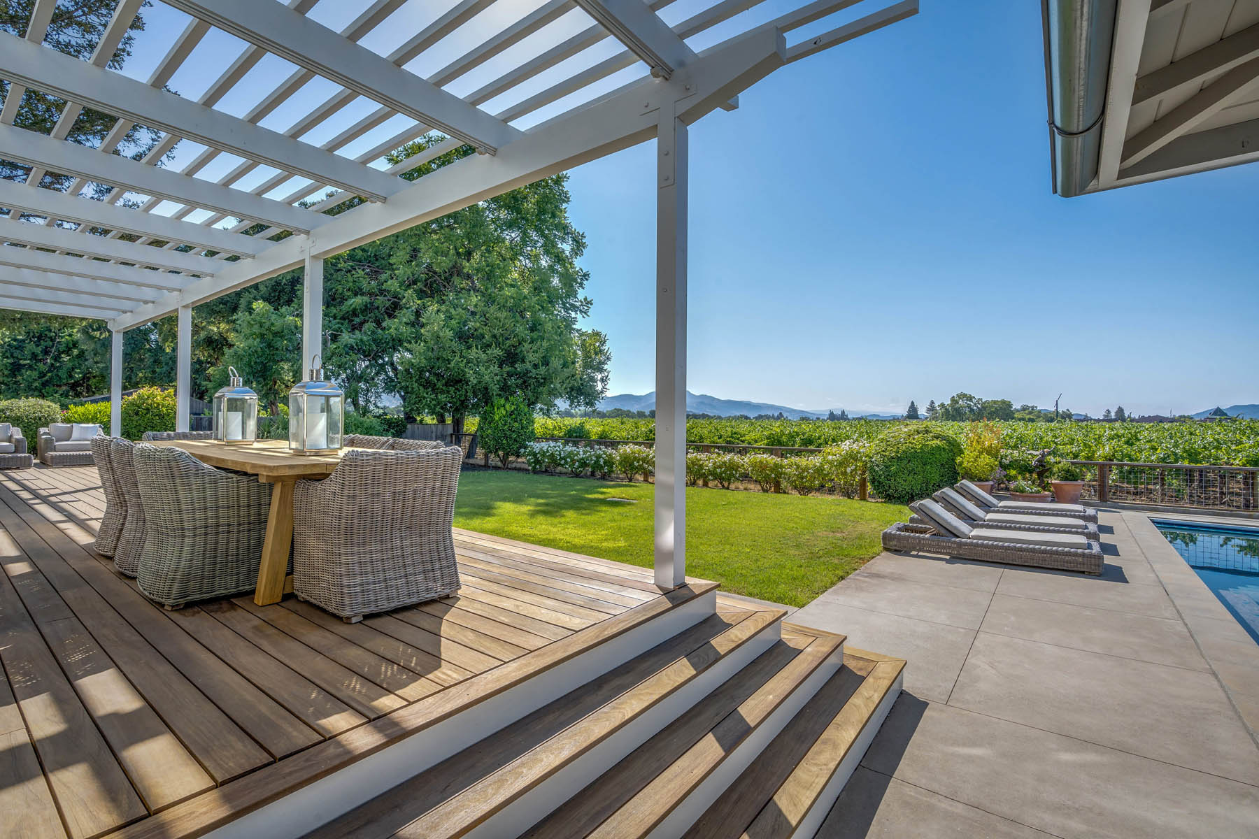 C05 - DSC03173-blended- 1135RutherfordRoad