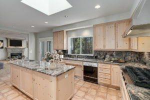 B06 - 15990455104_Kitchen2EDIT