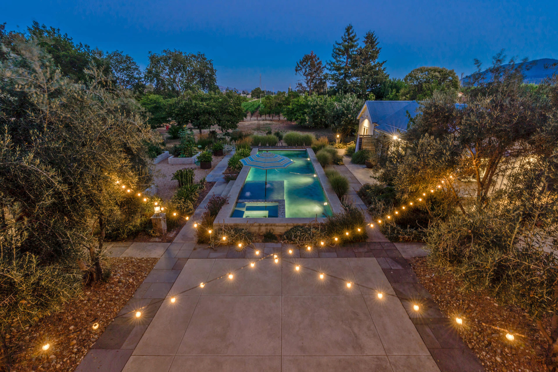 E16 - DSC00655-blended_EDITED