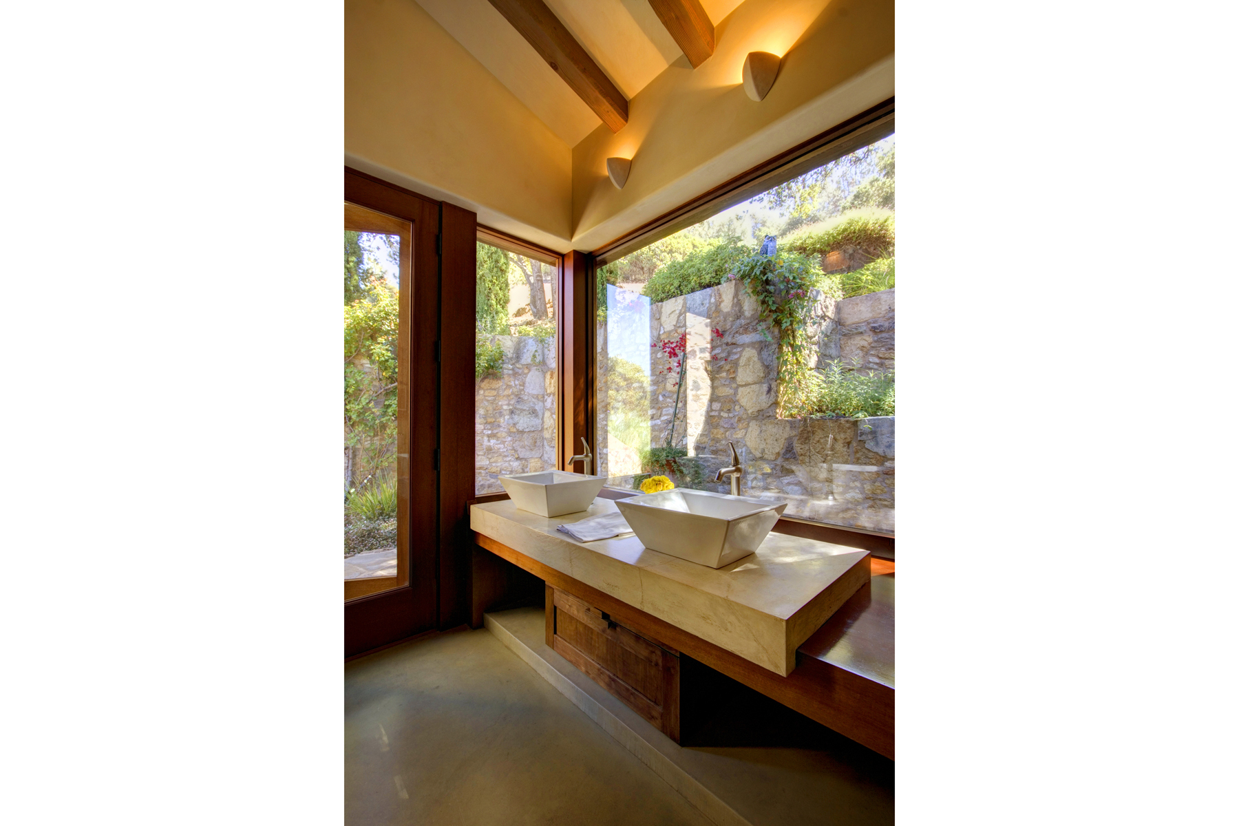 C09 - _MG_3263adjustVERT TO HORIZ