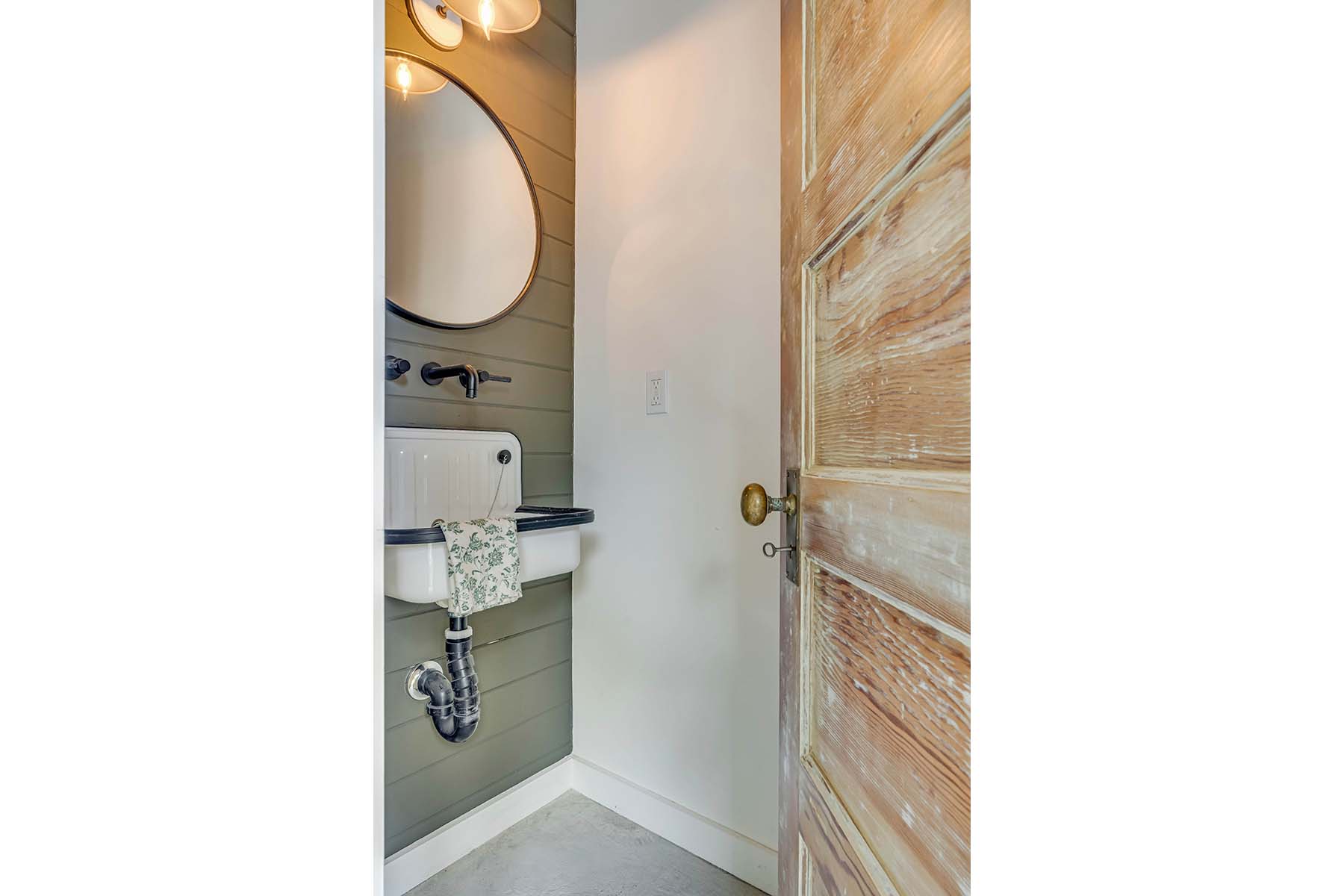 D06 - 013-DSC03281_EDITED2_CROPPED