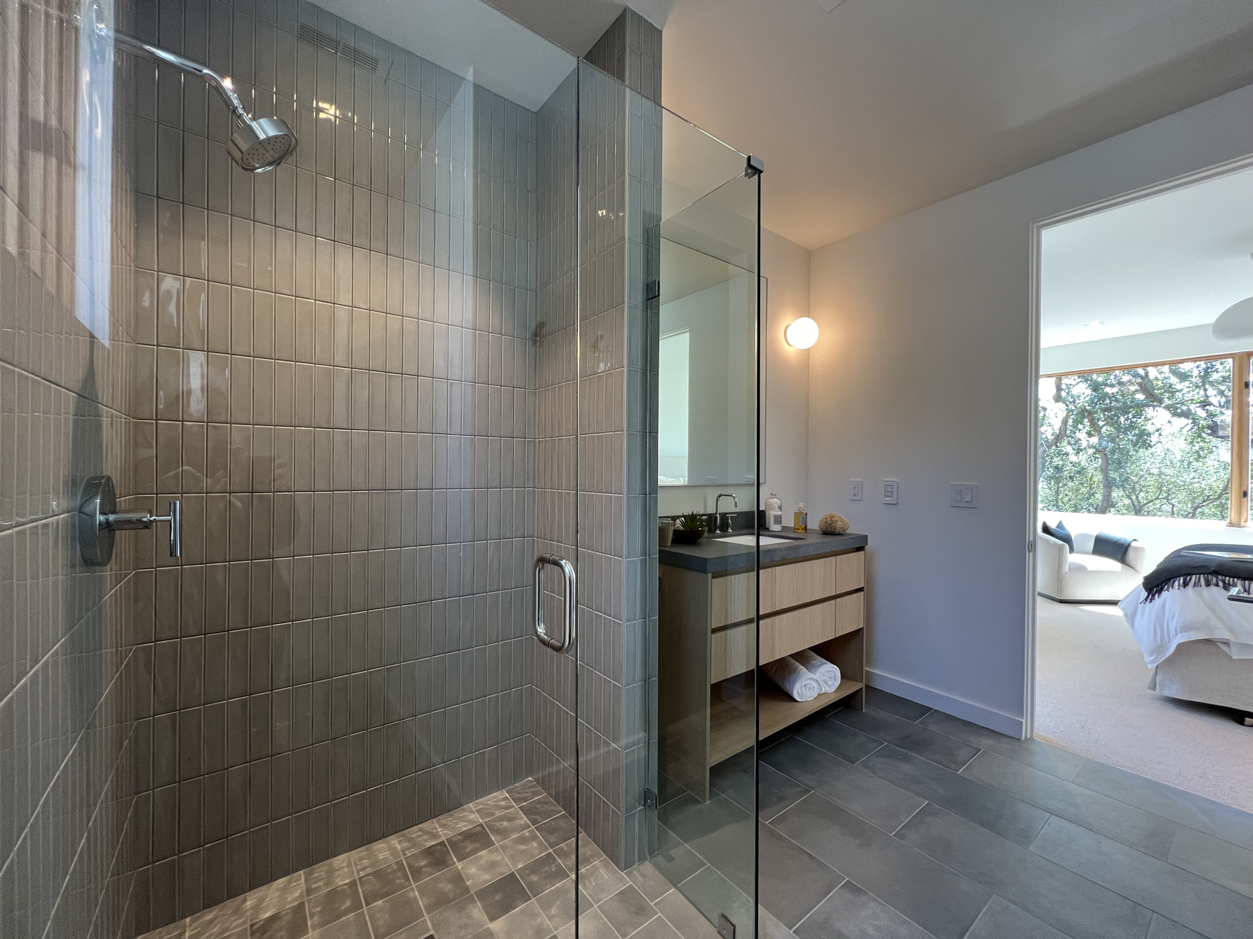 D07 - IMG_3815iPhone Mid Day