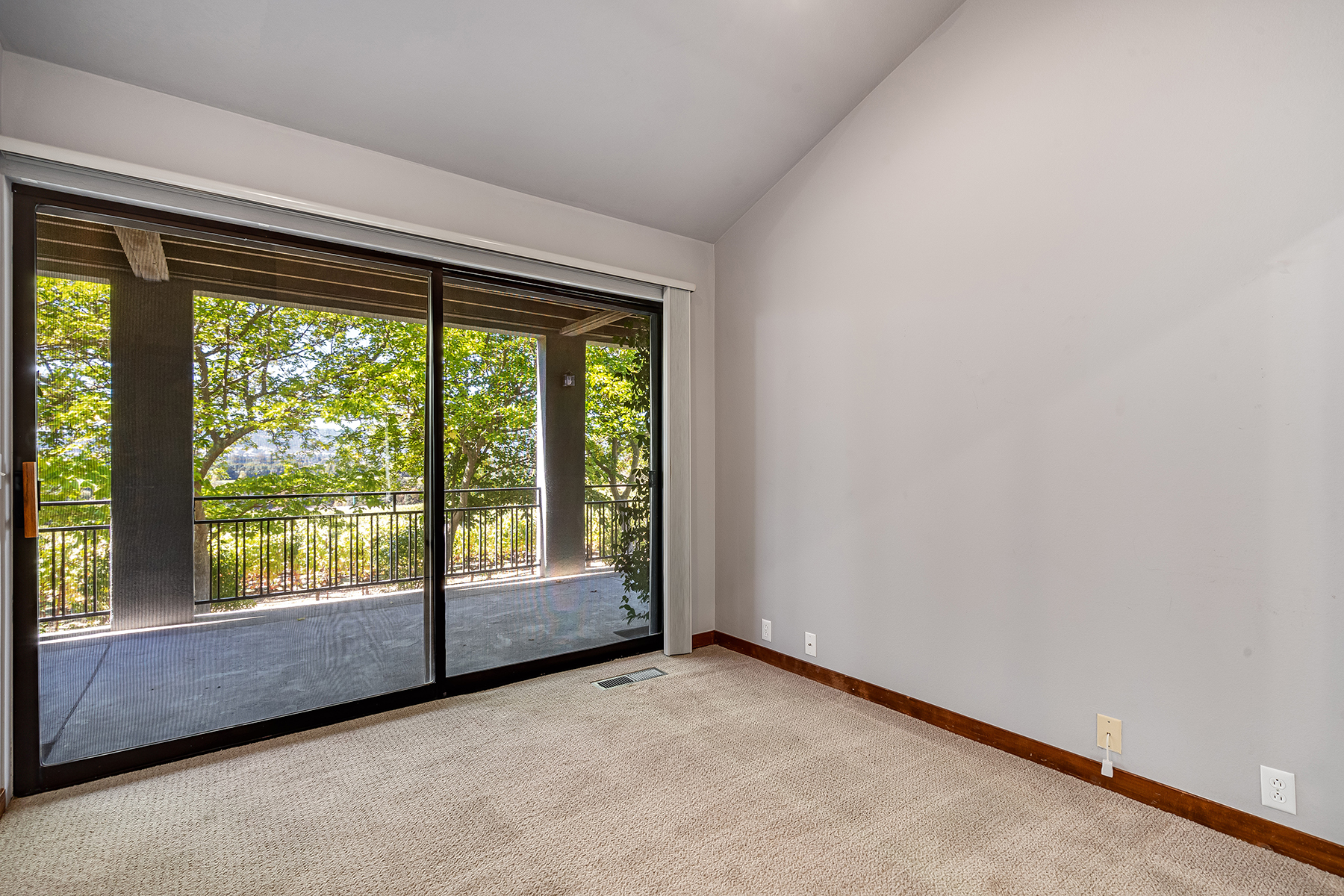 F06 - 65-DSC07010EDIT