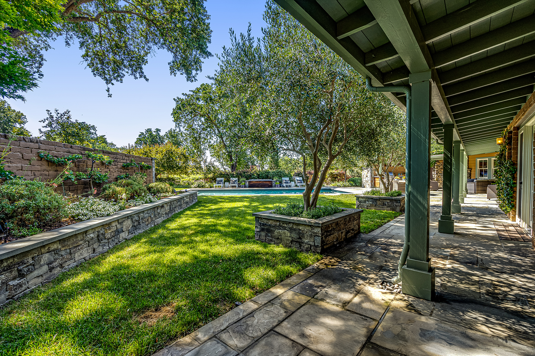 C01 - 066-DSC01040_EDITED_V2