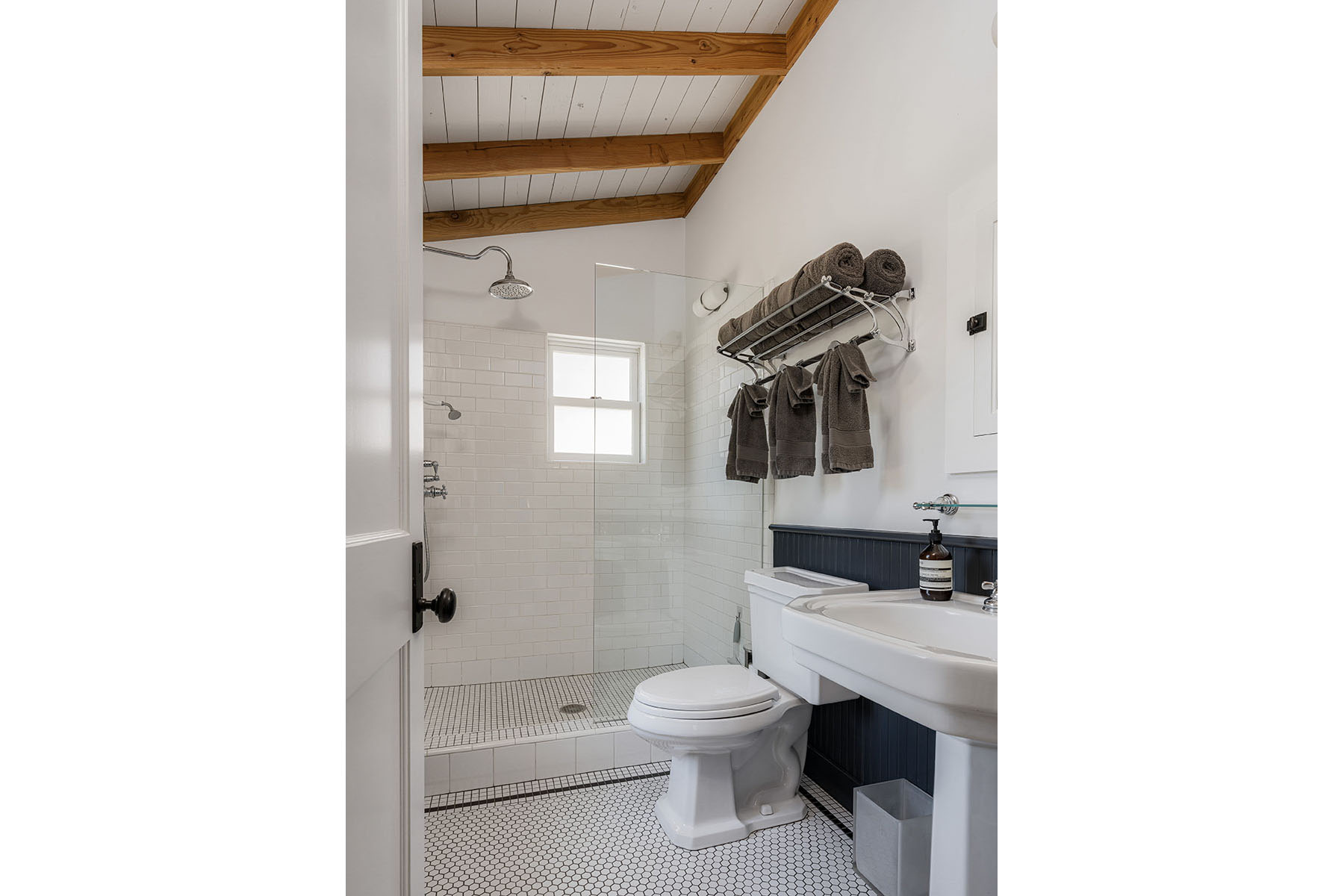 E07 - 400 Meadwood HR-64