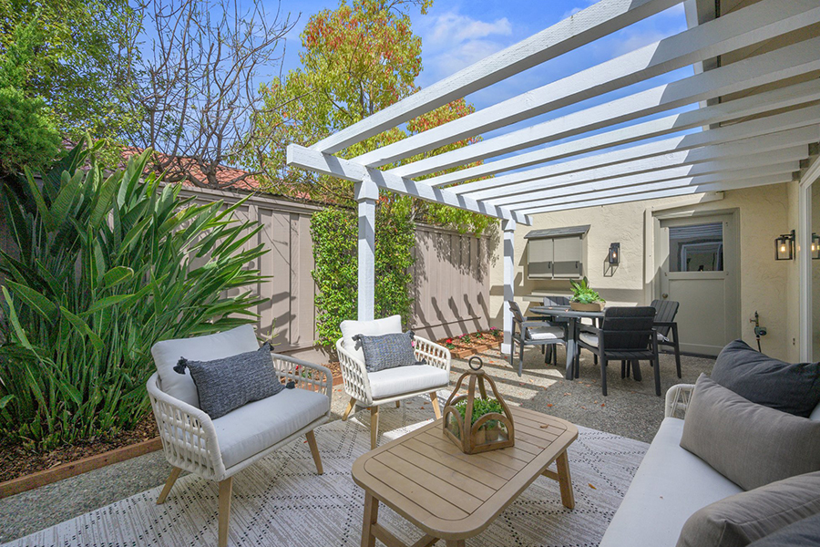 10933 Sweet Oak