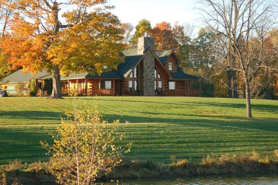 Boats, buyers, and the best time to sell your lakefront home