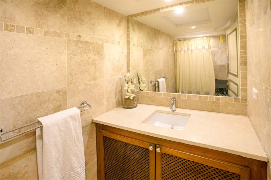 Waterfront Deluxe condo 3 Bedroom 3,5 baths, Simpson Bay, SMI Realtors