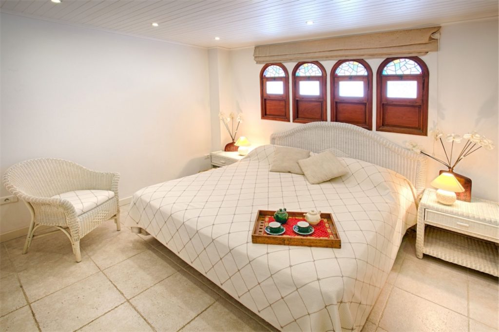 Waterfront Deluxe condo 3 Bedroom 3,5 baths, Simpson Bay, SMI Realtors