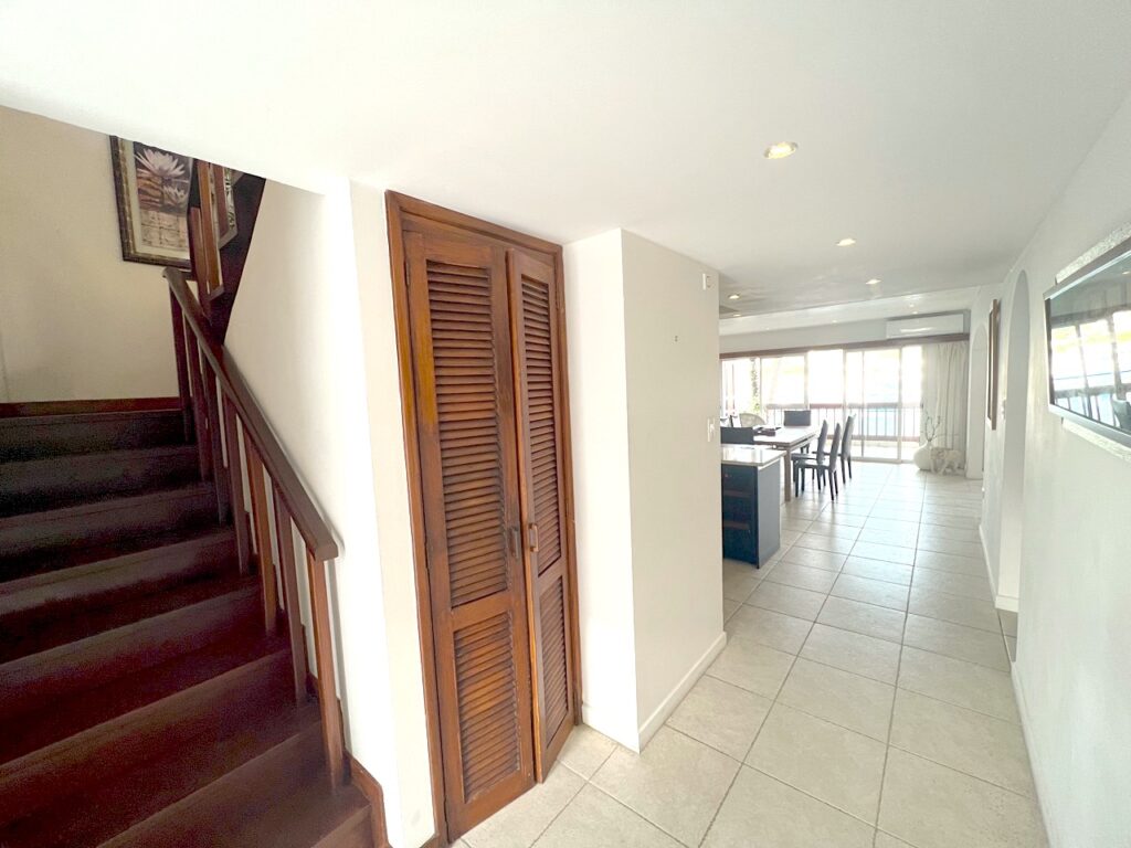 Waterfront Deluxe condo 3 Bedroom 3,5 baths, Simpson Bay, SMI Realtors