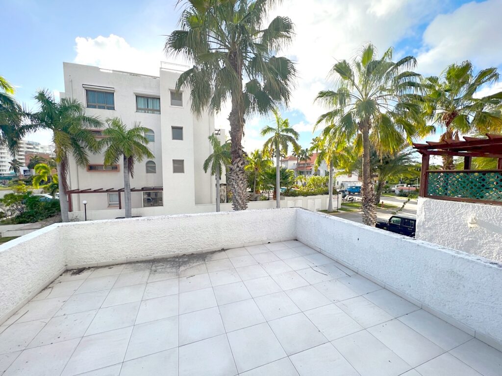 Waterfront Deluxe condo 3 Bedroom 3,5 baths, Simpson Bay, SMI Realtors