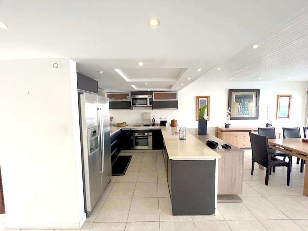 Waterfront Deluxe condo 3 Bedroom 3,5 baths, Simpson Bay, SMI Realtors