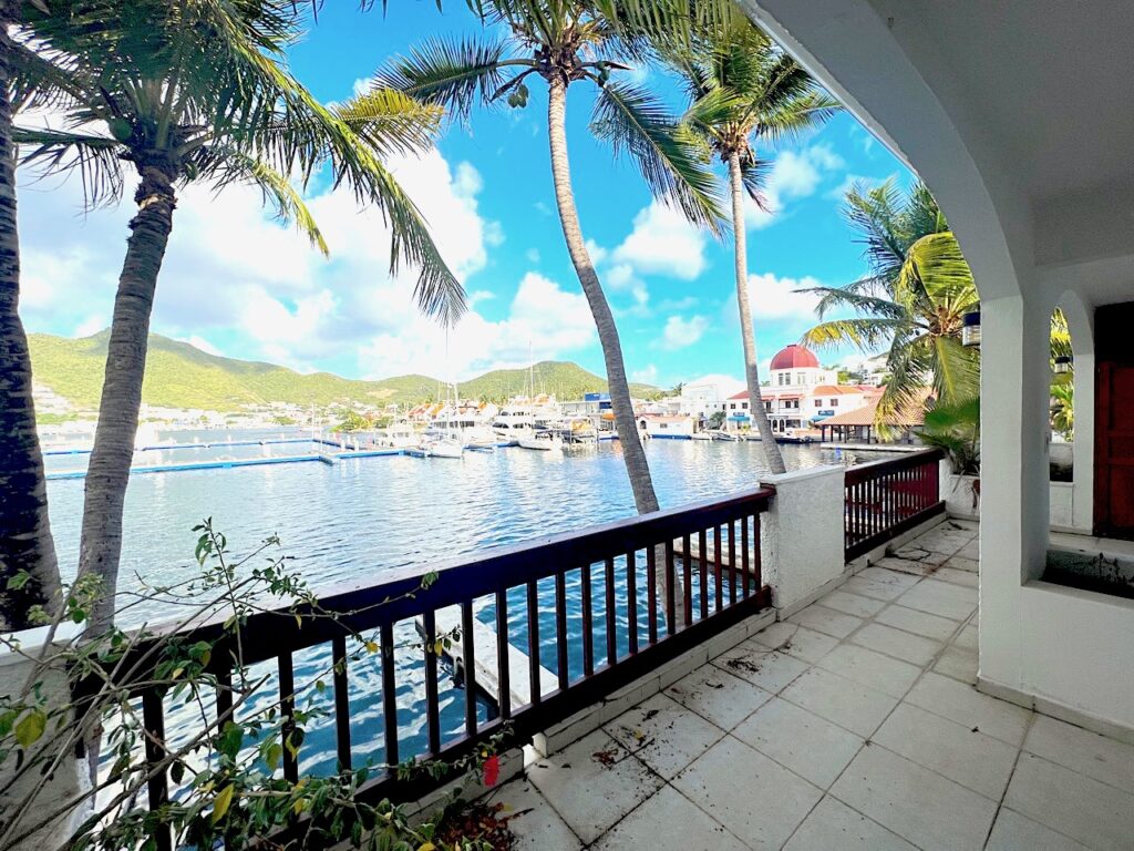Waterfront Deluxe condo 3 Bedroom 3,5 baths, Simpson Bay, SMI Realtors