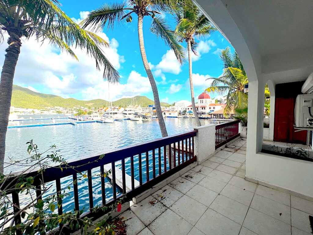Waterfront Deluxe condo 3 Bedroom 3,5 baths, Simpson Bay, SMI Realtors