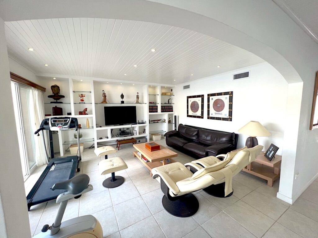 Waterfront Deluxe condo 3 Bedroom 3,5 baths, Simpson Bay, SMI Realtors