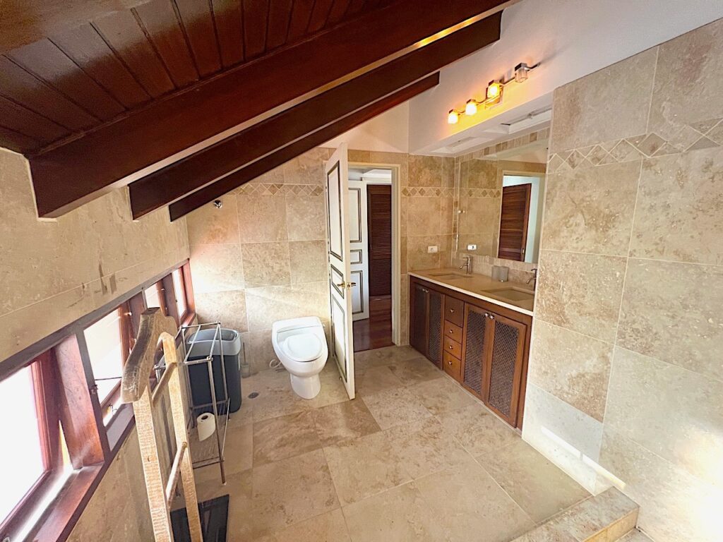 Waterfront Deluxe condo 3 Bedroom 3,5 baths, Simpson Bay, SMI Realtors