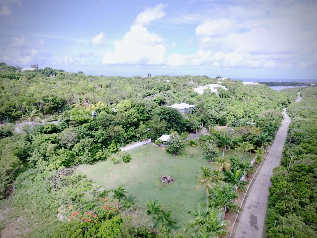Real Estate Terres Basses St Martin, 10 minutes walk to the Beach