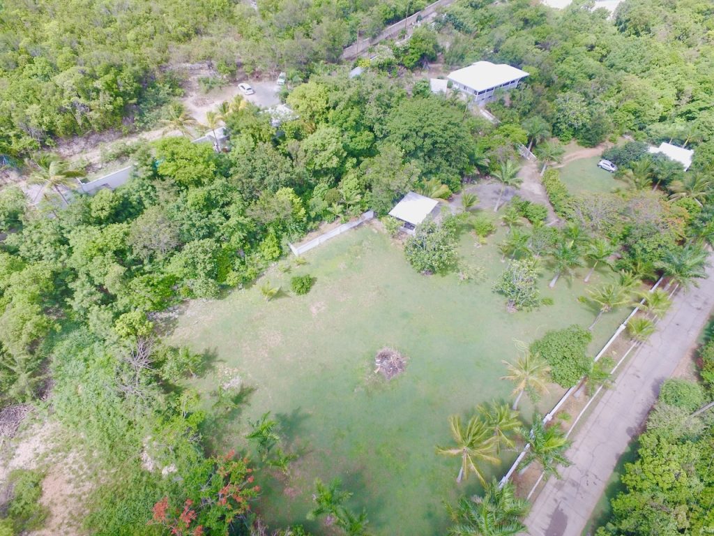 Real Estate Terres Basses St Martin, 10 minutes walk to the Beach