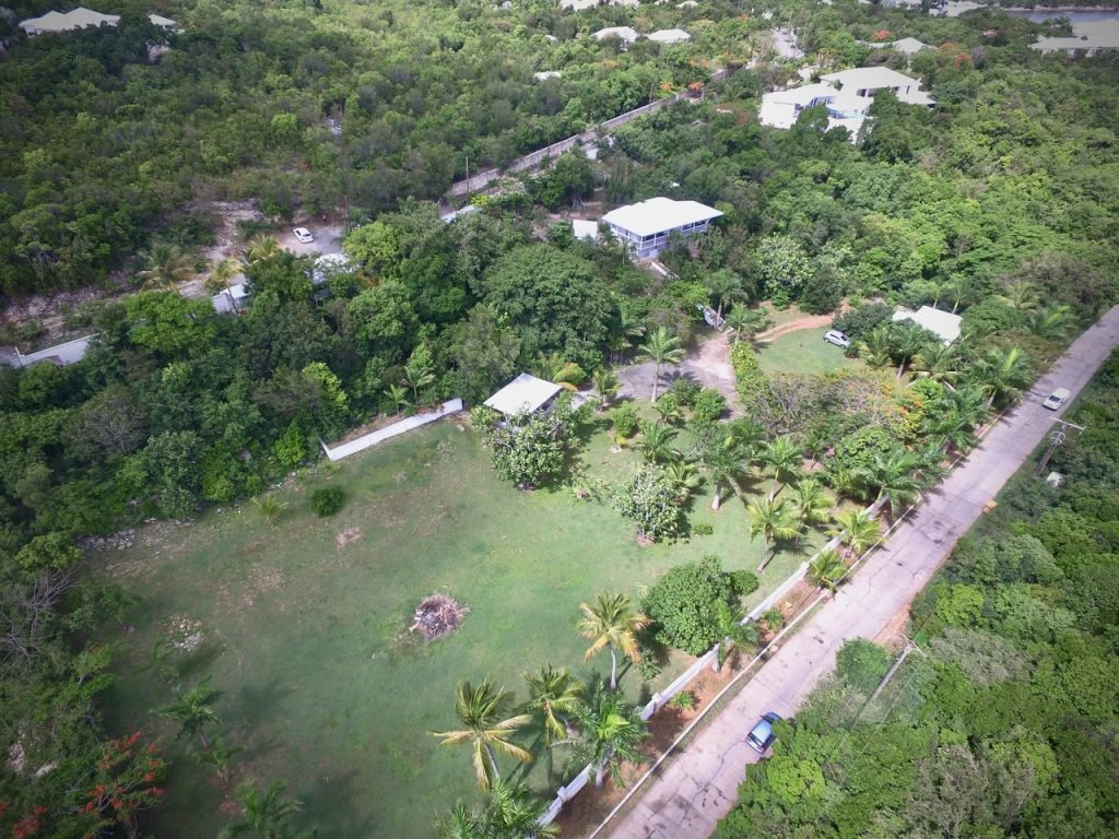 Real Estate Terres Basses St Martin, 10 minutes walk to the Beach
