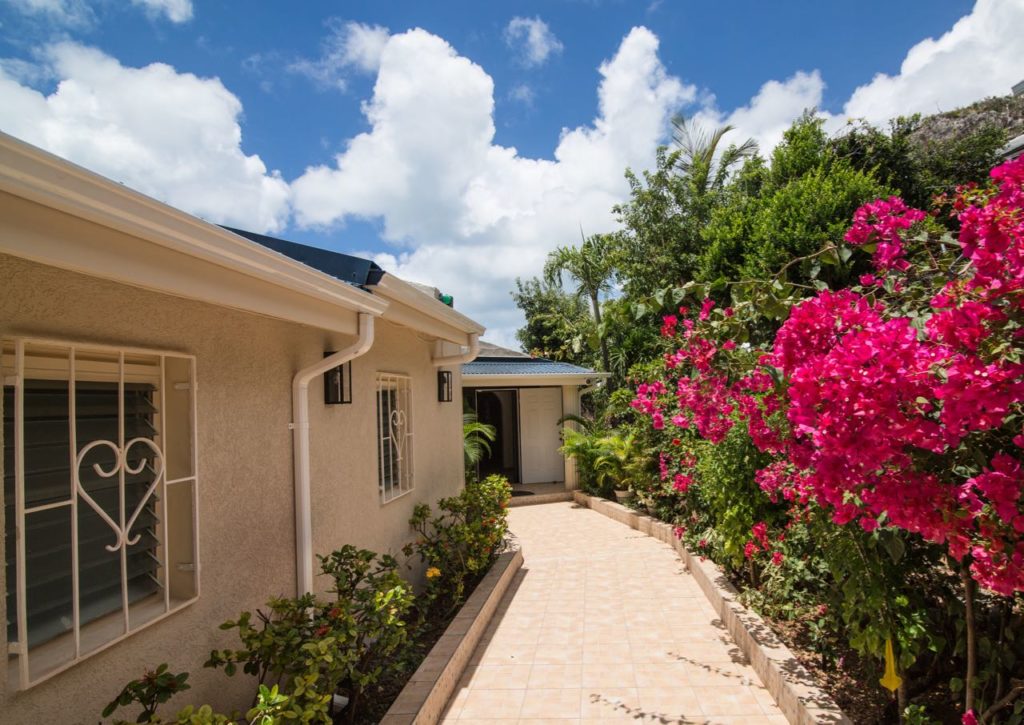 Luxurious Villa Vacation Rental, Bisou de Soleil, Pelican Key, Real Estate St. Maarten
