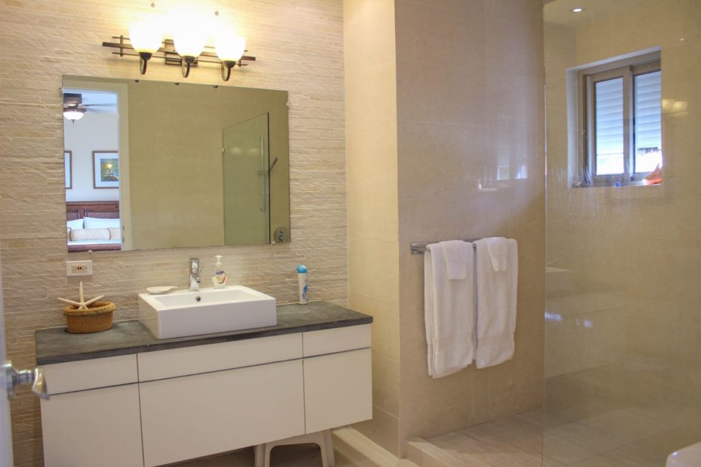Unforgettable Condo Vacation Rental, Simpson Bay Beach, Real Estate St. Maarten