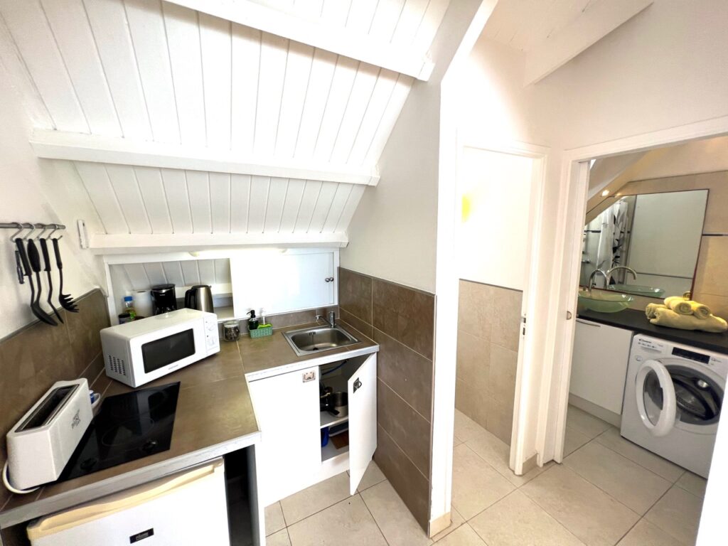 Beachfront Loft, Nettle Bay, St. Martin, SXM