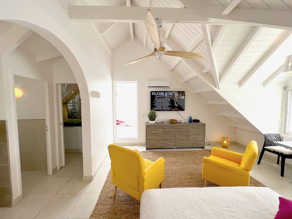 Beachfront Loft, Nettle Bay, St. Martin, SXM