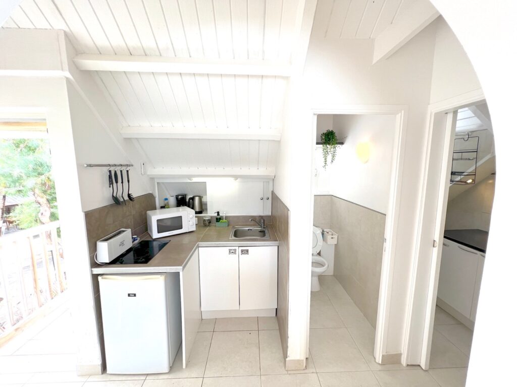 Beachfront Loft, Nettle Bay, St. Martin, SXM