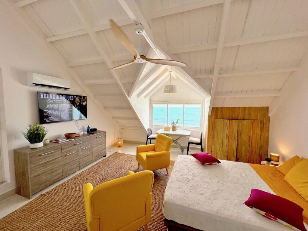 Beachfront Loft, Nettle Bay, St. Martin, SXM