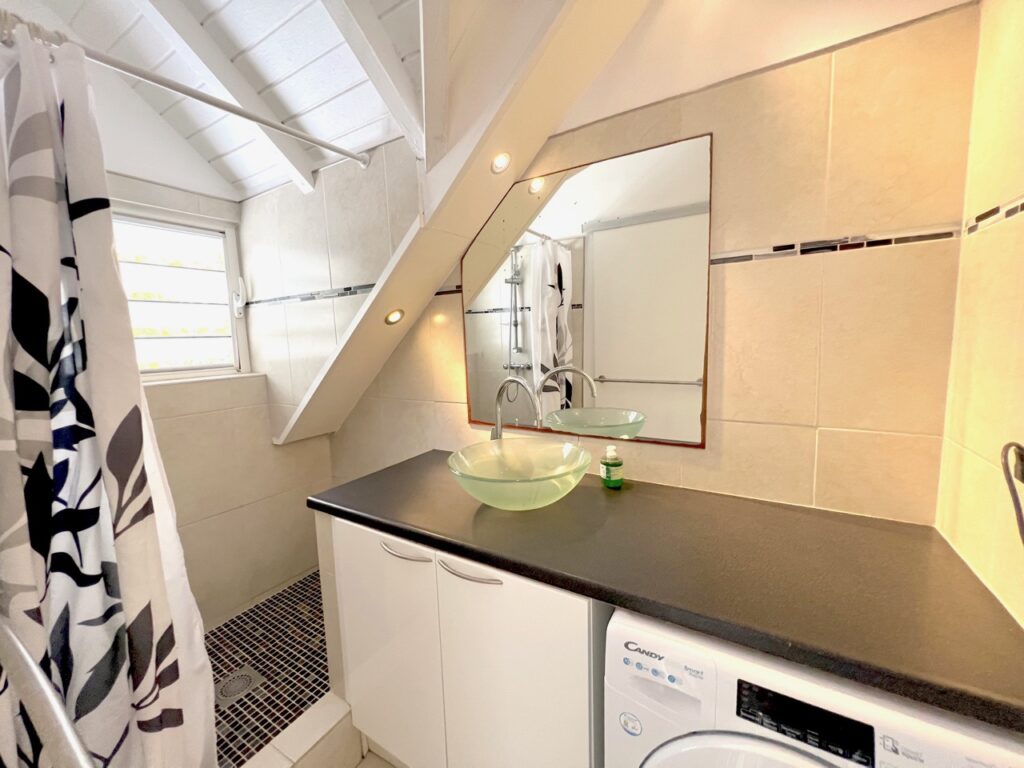 Beachfront Loft, Nettle Bay, St. Martin, SXM