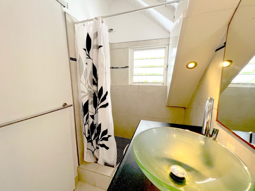 Beachfront Loft, Nettle Bay, St. Martin, SXM