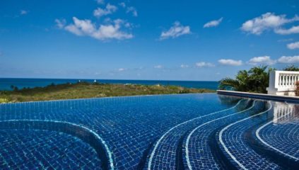 Magnificent villa overlooking the beach of Plum Bay in Terres Basses Saint Martin